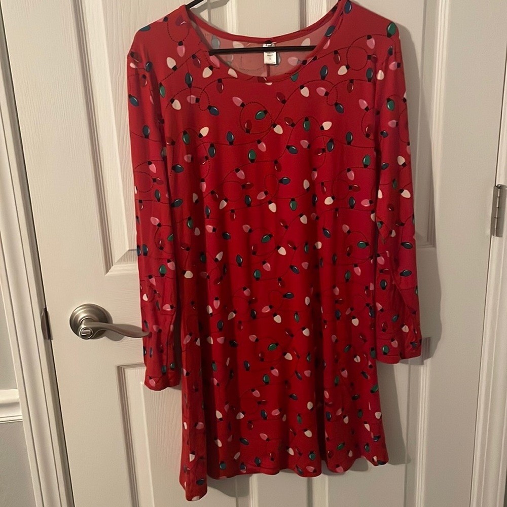 Fun holiday dress size XL, runs small